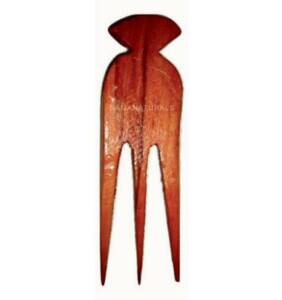 WOODEN CUTTING COMB one piece